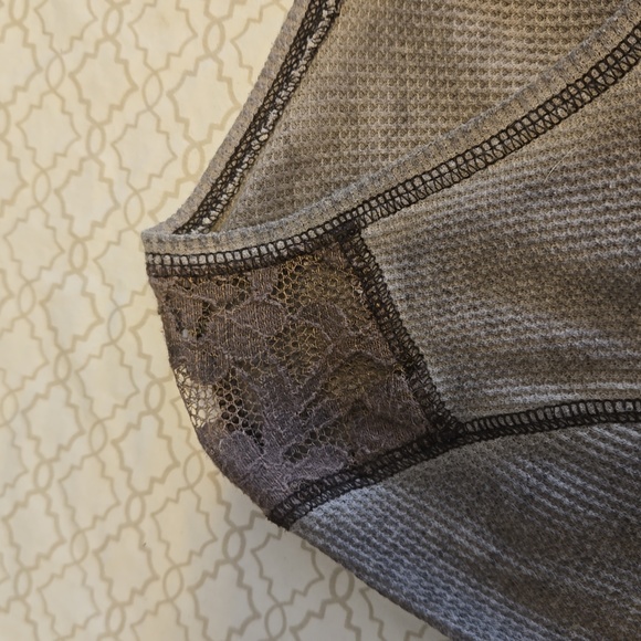 Ladies Top from Maurices Size M - Picture 6 of 11